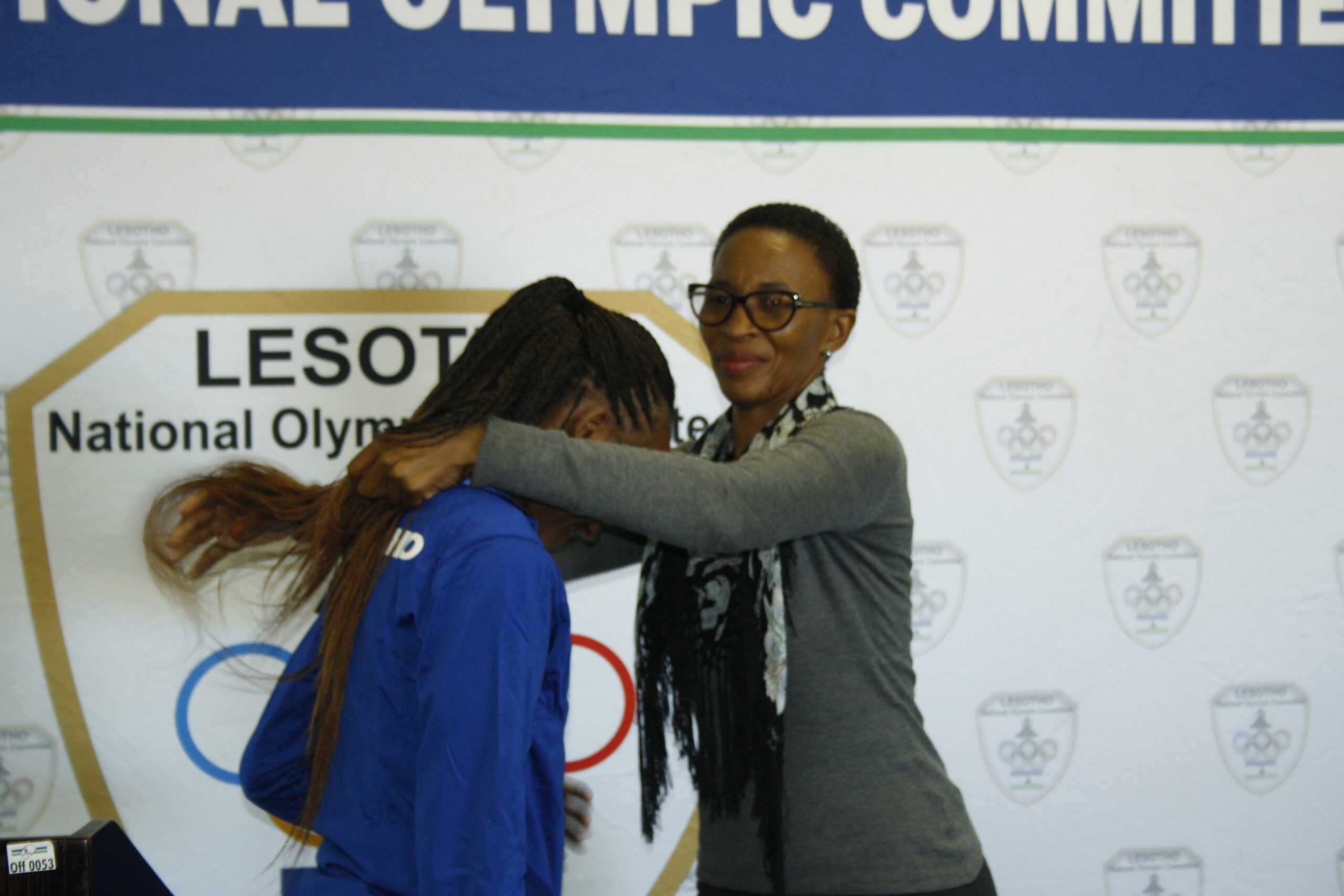 Sports Minister Mahali Phamotse bestowing silver medal to Michelle Tau.