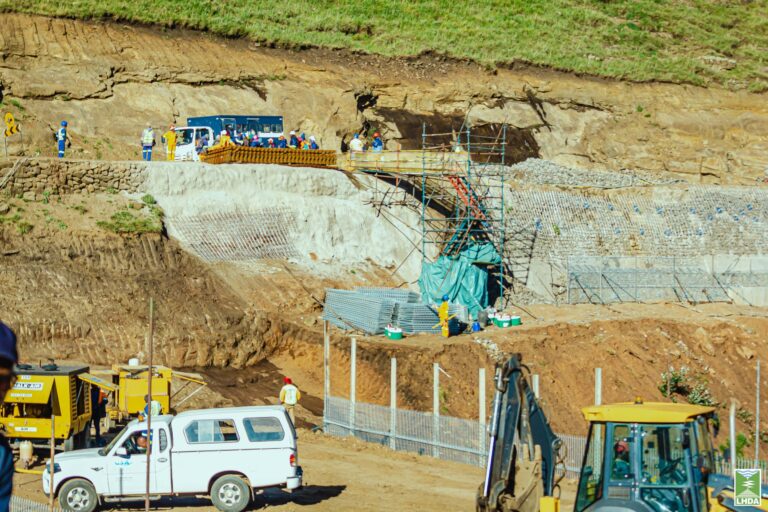 Govt advised to tighten mining oversight Â 