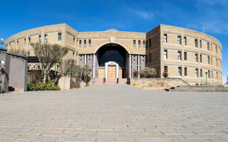 Lawyer’s bank accounts frozen over client’s M262k complaint