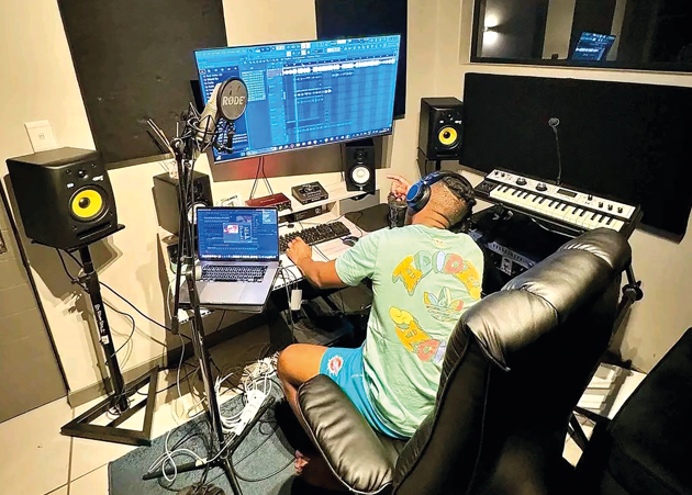 Analysis: Record labels or independence?