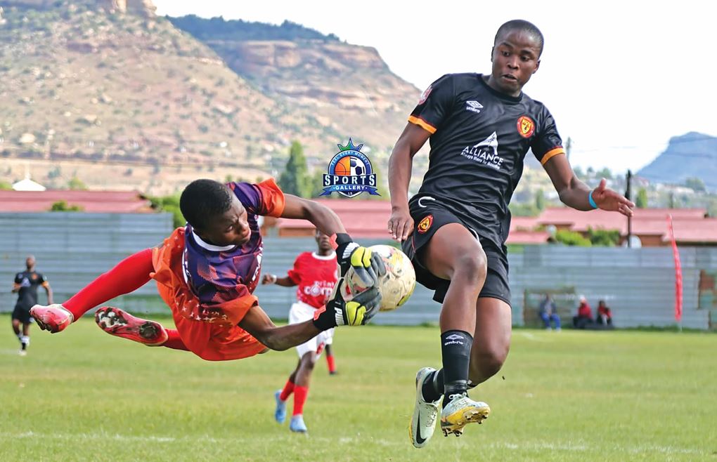 Maroala FC and Lioli FC'S players in action (3)