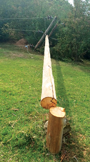 Vandalised pole in Tloutle